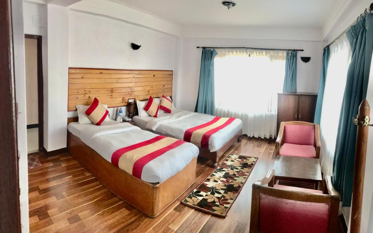 Mount Everest Hotel & Resort นาการ์ก็อต ภายนอก รูปภาพ