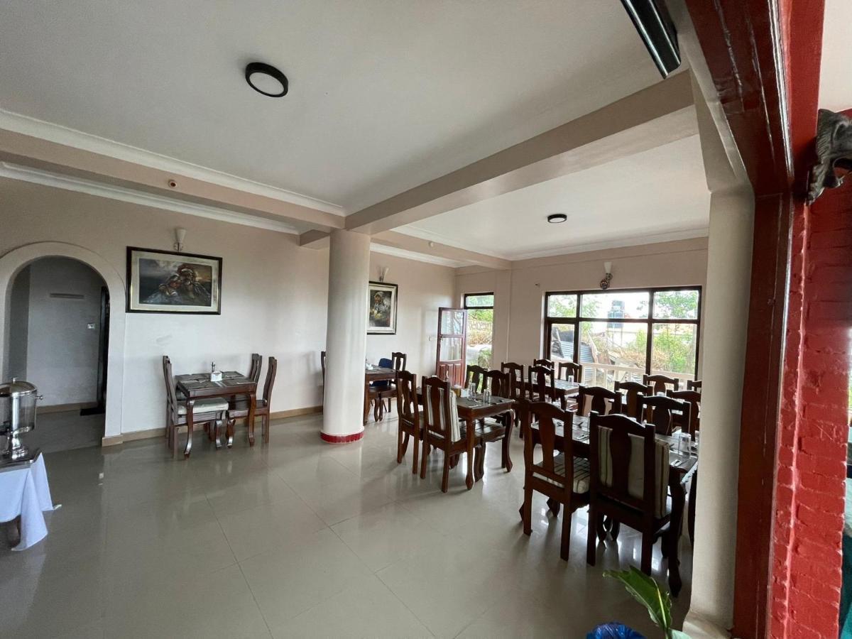 Mount Everest Hotel & Resort นาการ์ก็อต ภายนอก รูปภาพ