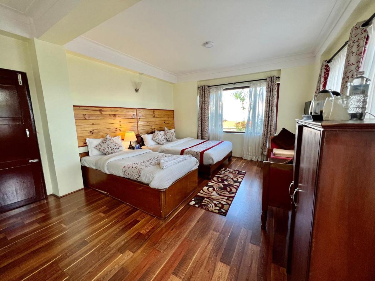 Mount Everest Hotel & Resort นาการ์ก็อต ภายนอก รูปภาพ
