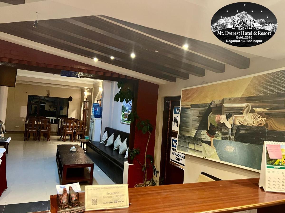 Mount Everest Hotel & Resort นาการ์ก็อต ภายนอก รูปภาพ