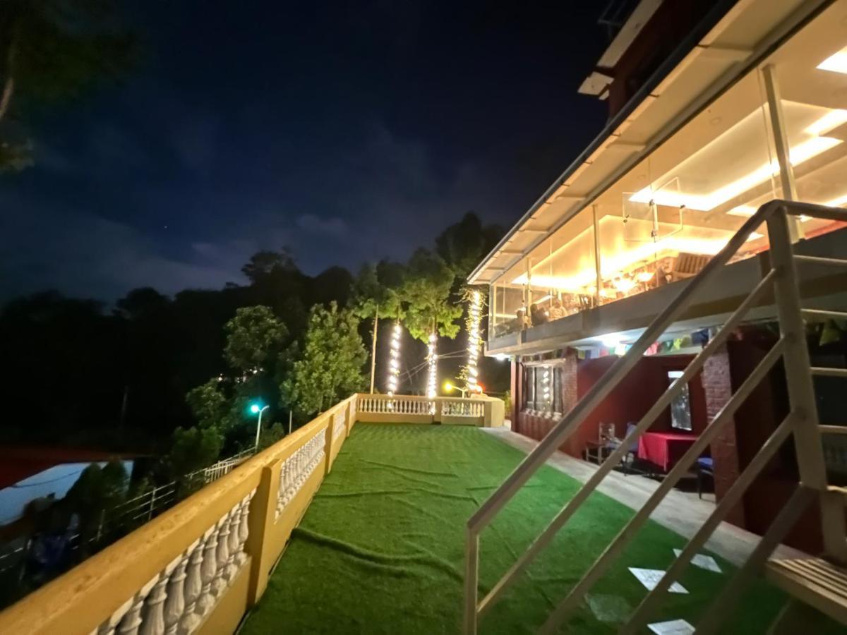 Mount Everest Hotel & Resort นาการ์ก็อต ภายนอก รูปภาพ