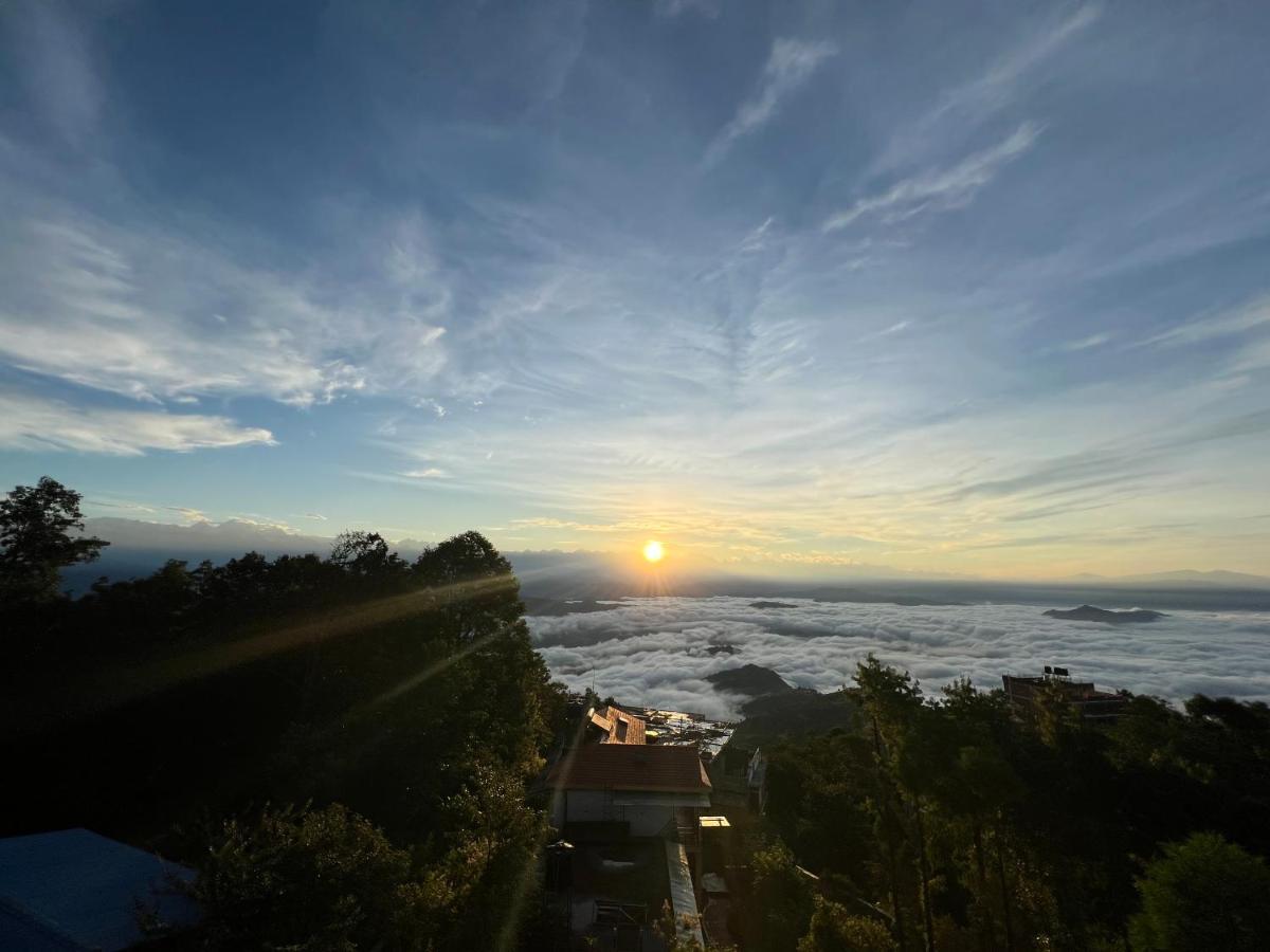 Mount Everest Hotel & Resort นาการ์ก็อต ภายนอก รูปภาพ