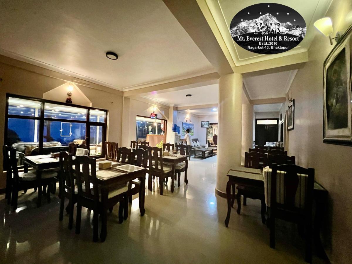 Mount Everest Hotel & Resort นาการ์ก็อต ภายนอก รูปภาพ
