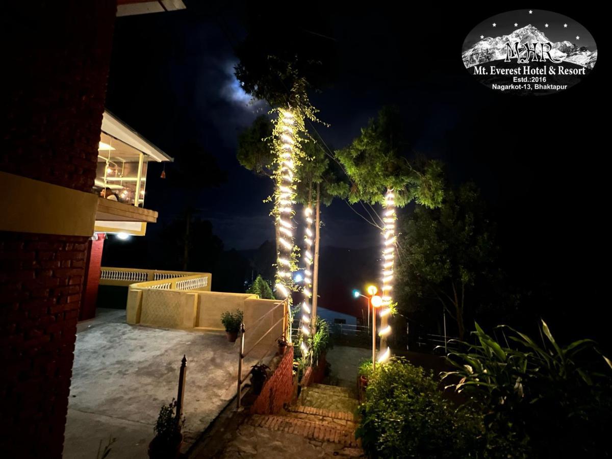 Mount Everest Hotel & Resort นาการ์ก็อต ภายนอก รูปภาพ