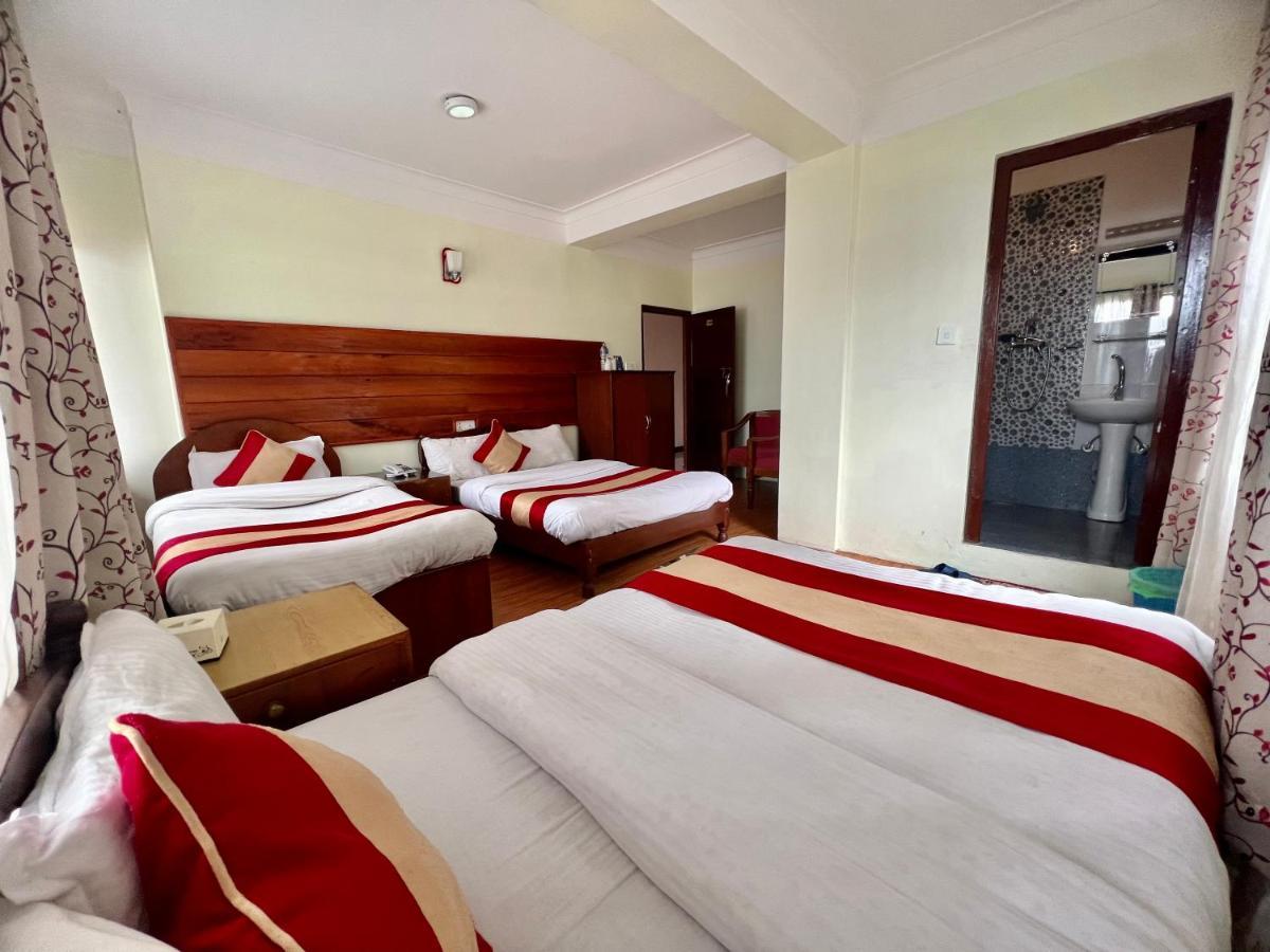 Mount Everest Hotel & Resort นาการ์ก็อต ภายนอก รูปภาพ