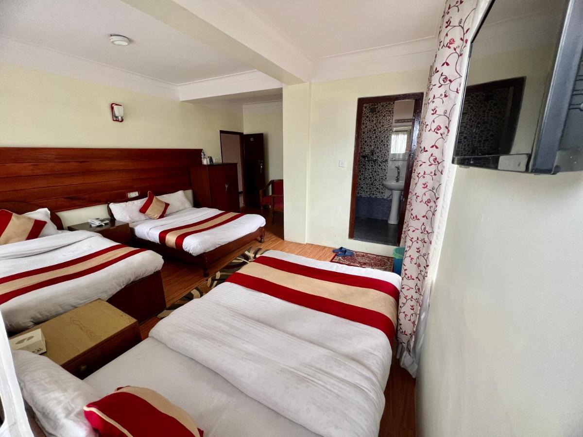 Mount Everest Hotel & Resort นาการ์ก็อต ภายนอก รูปภาพ