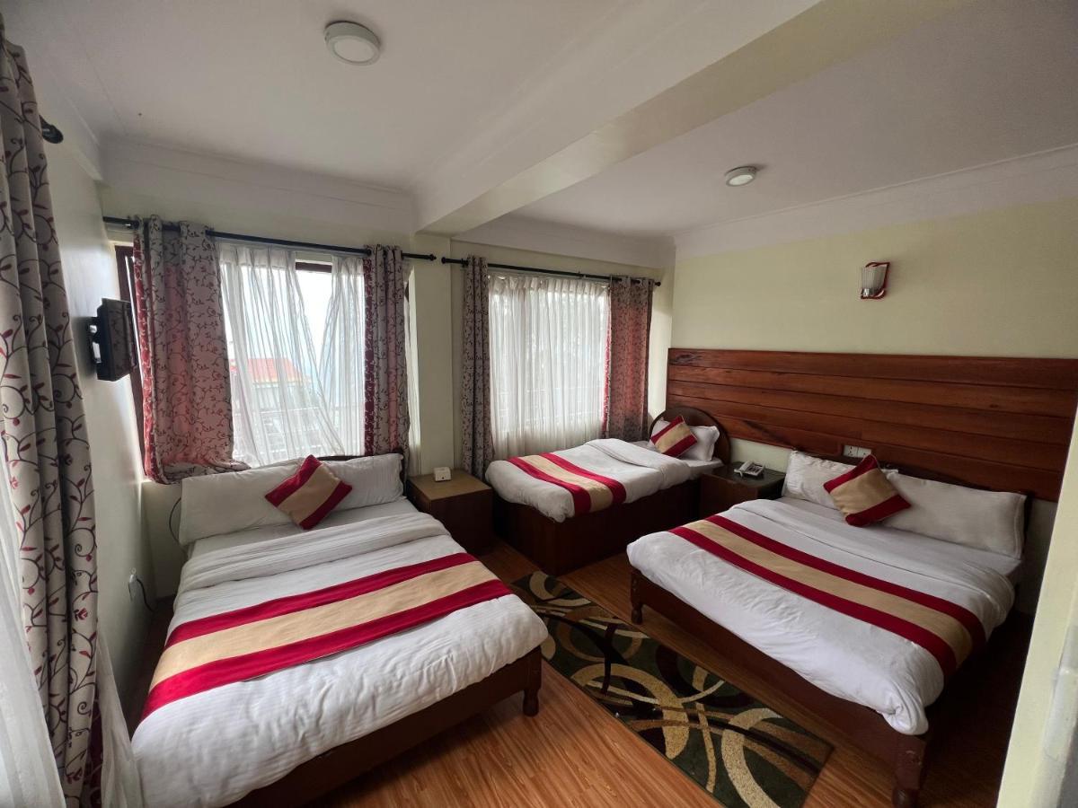 Mount Everest Hotel & Resort นาการ์ก็อต ภายนอก รูปภาพ