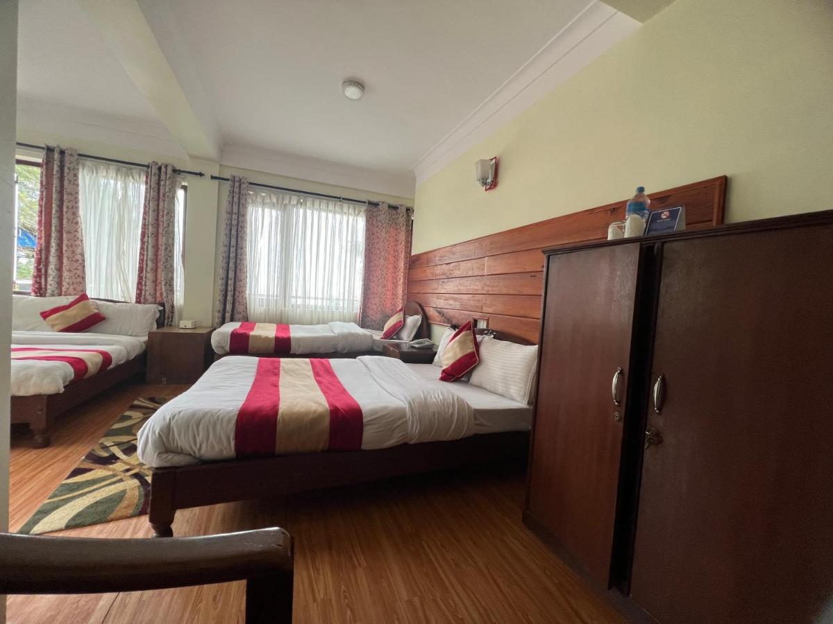 Mount Everest Hotel & Resort นาการ์ก็อต ภายนอก รูปภาพ