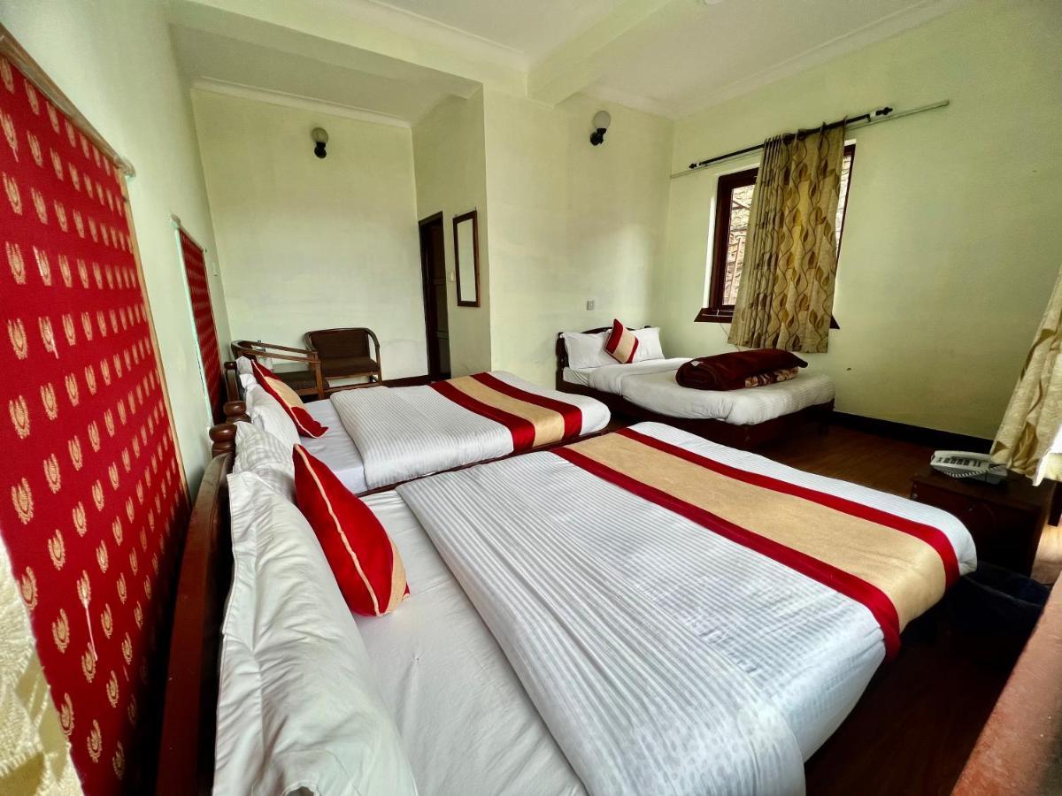 Mount Everest Hotel & Resort นาการ์ก็อต ภายนอก รูปภาพ