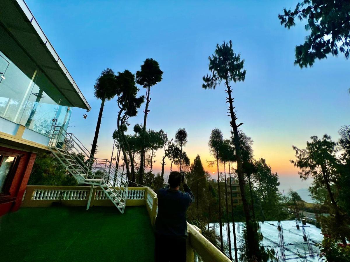 Mount Everest Hotel & Resort นาการ์ก็อต ภายนอก รูปภาพ