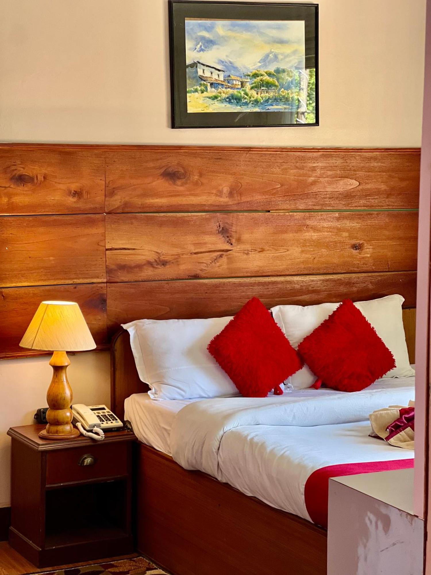 Mount Everest Hotel & Resort นาการ์ก็อต ภายนอก รูปภาพ