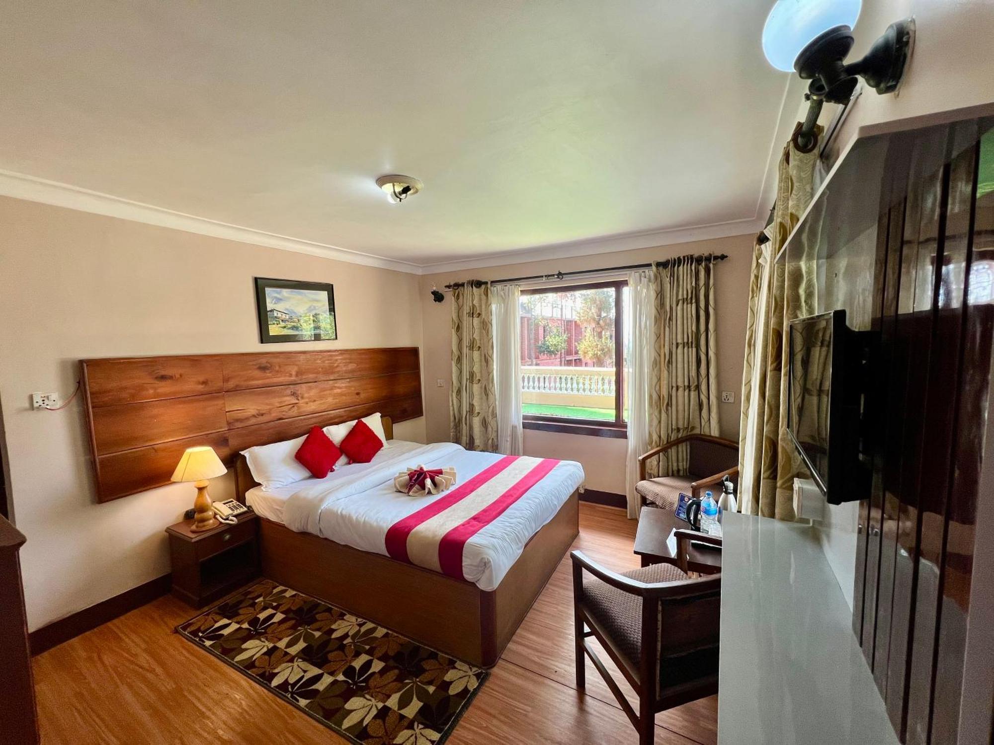 Mount Everest Hotel & Resort นาการ์ก็อต ภายนอก รูปภาพ
