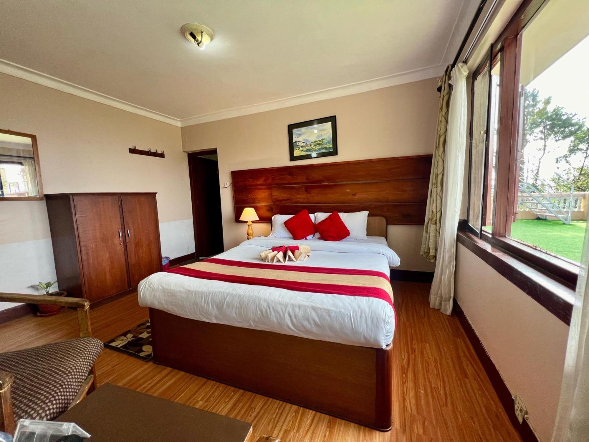 Mount Everest Hotel & Resort นาการ์ก็อต ภายนอก รูปภาพ