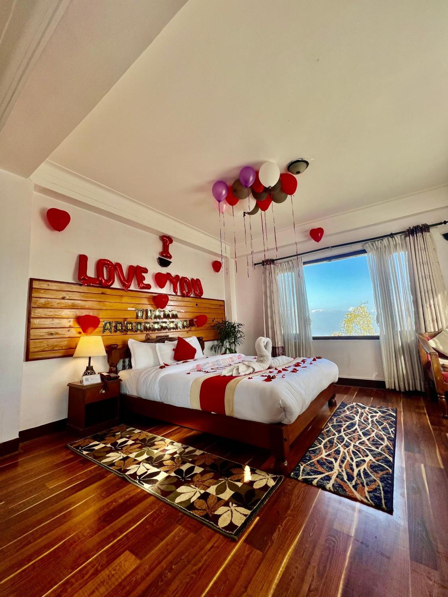 Mount Everest Hotel & Resort นาการ์ก็อต ภายนอก รูปภาพ