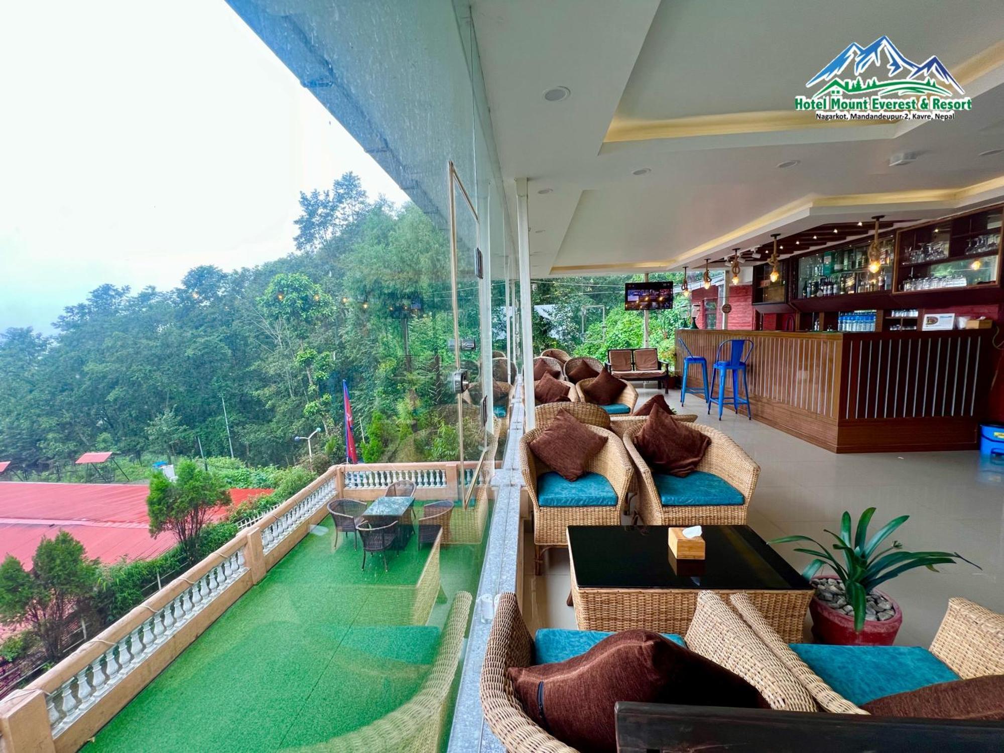 Mount Everest Hotel & Resort นาการ์ก็อต ภายนอก รูปภาพ